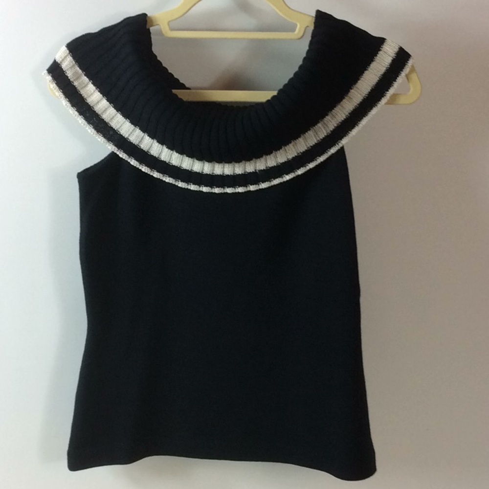 St John black with light cream top